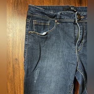 ✨TAKING OFFERS✨1822 Denim Distressed Jeans